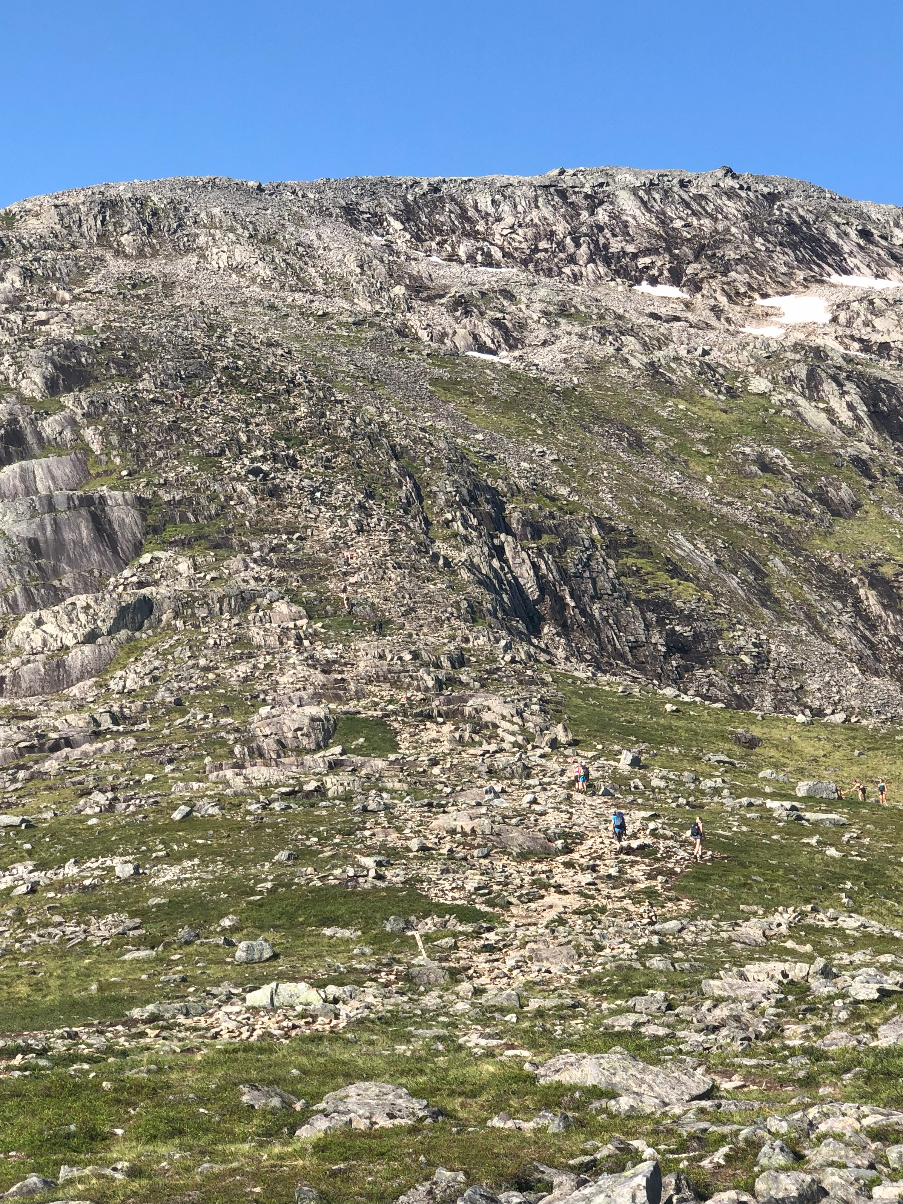 Overview of the first major climb on Romsdalseggen - the beginning of the reality check